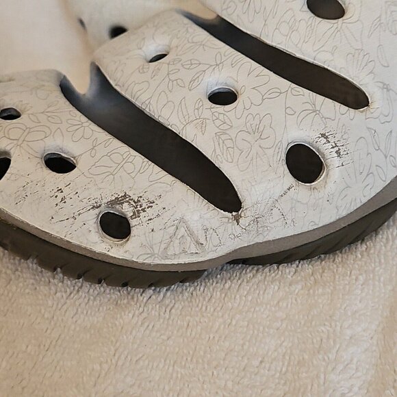 Keen Yogui Arts Clog Hawaiian Floral Mens 8 Womens 10 Sandals Slip On White Gray - Picture 6 of 15